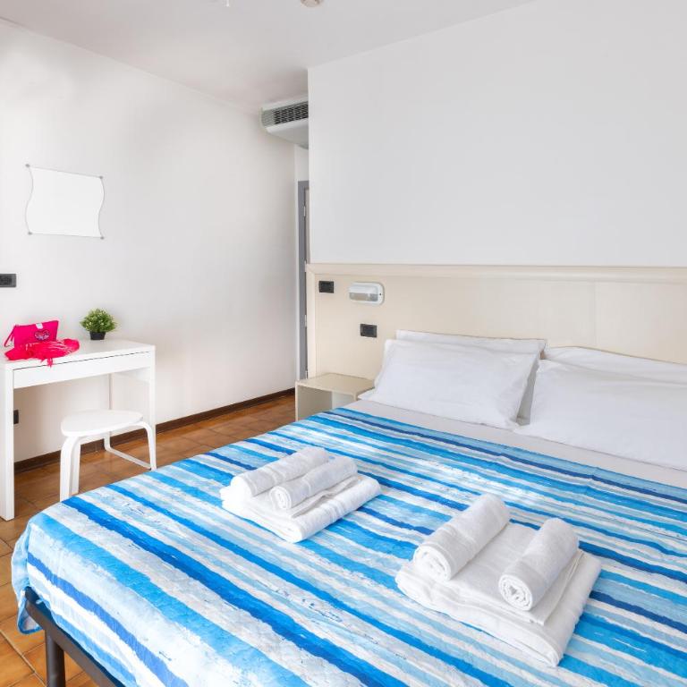 Hotel Mignon Riccione Fronte Mare - Habitación Doble con balcón - 1 o 2 camas - 28