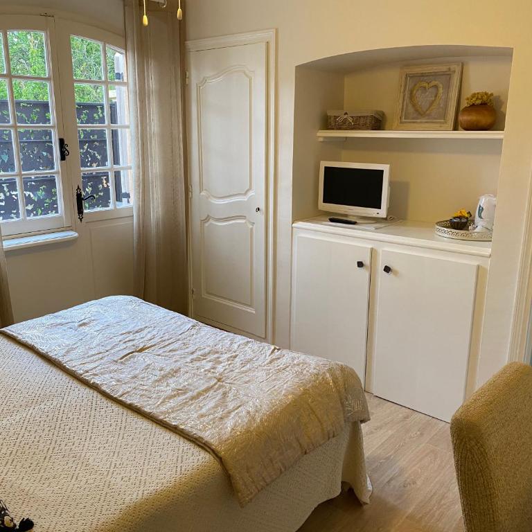 Chambres d'Hotes Les Amandiers - Standard Doppel- oder Zweibettzimmer - 2