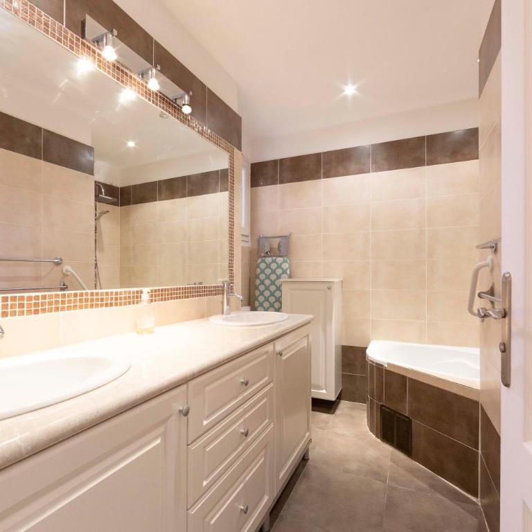 Robert Soleau bright design flat center of Antibes - Appartement - 4