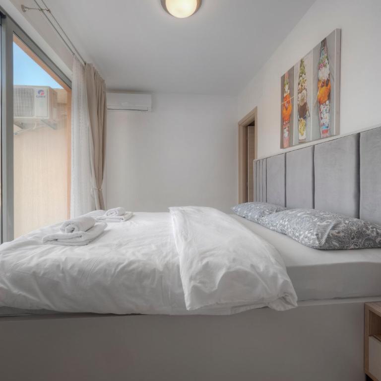 Sea view Two bedroom Family Apartment with pool - Sunset Ivanovići - Apartment with Sea View - 6