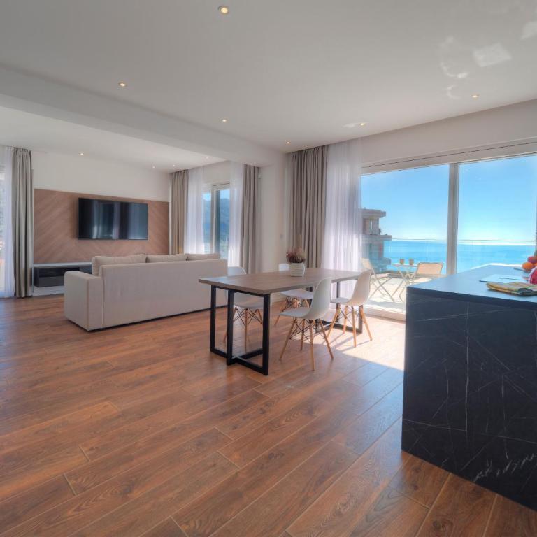 Horizon Two bedroom Penthouse with Hot tub - Two-Bedroom Apartment - 3