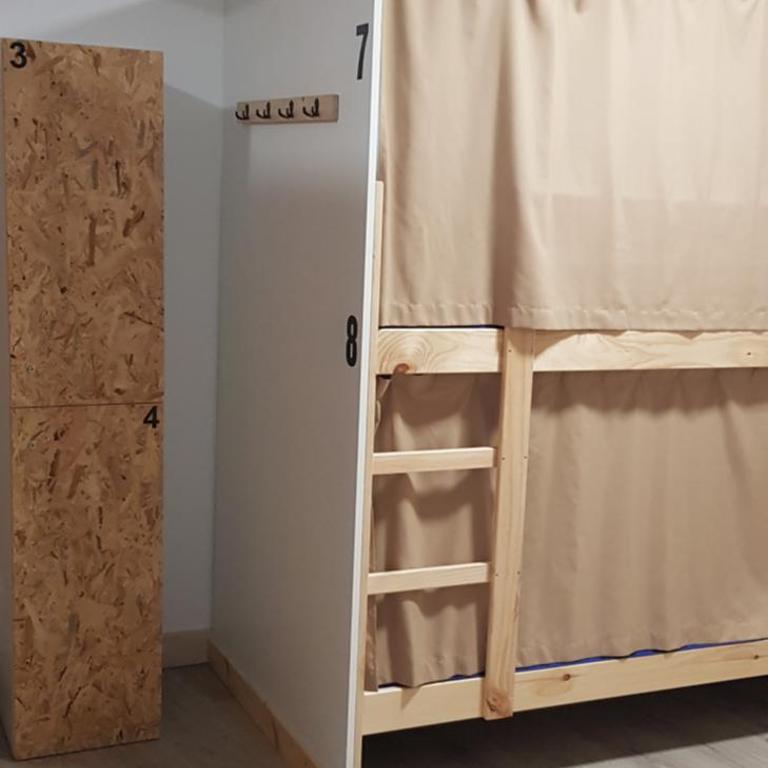 Albergue Santos - Bunk Bed in Mixed Dormitory Room - 3