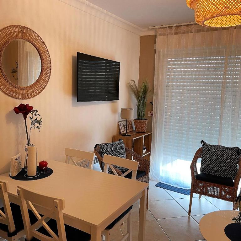 Feels like home JUAN FLORE - Air-conditioned furnished apartment with terrace & parking - Appartement 1 Chambre - 3