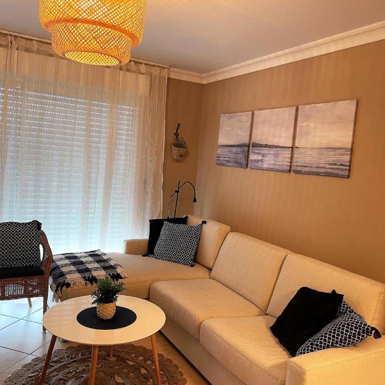 Feels like home JUAN FLORE - Air-conditioned furnished apartment with terrace & parking - Appartement 1 Chambre - 2