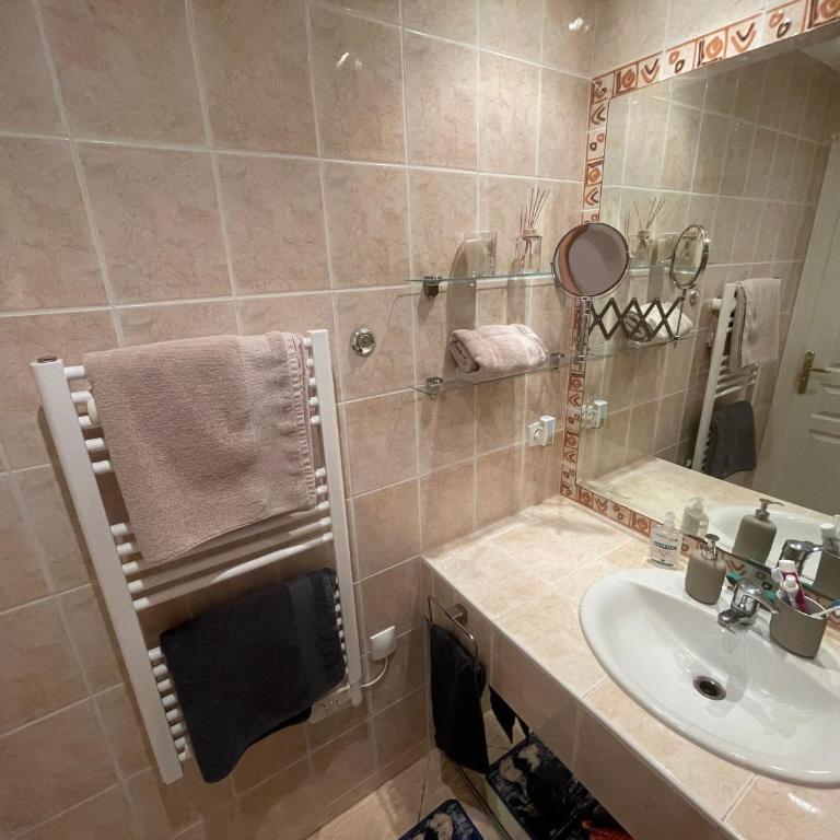 Feels like home JUAN FLORE - Air-conditioned furnished apartment with terrace & parking - Appartement 1 Chambre - 12