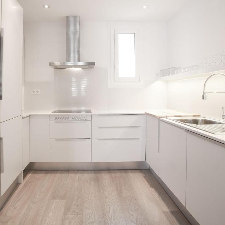 Casanova Charm 4BDR Apartment - Four-Bedroom Apartment - 7