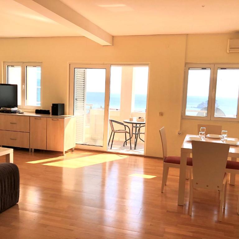 Petrovac Holiday Apartments 2 - Two-Bedroom Apartment - 3