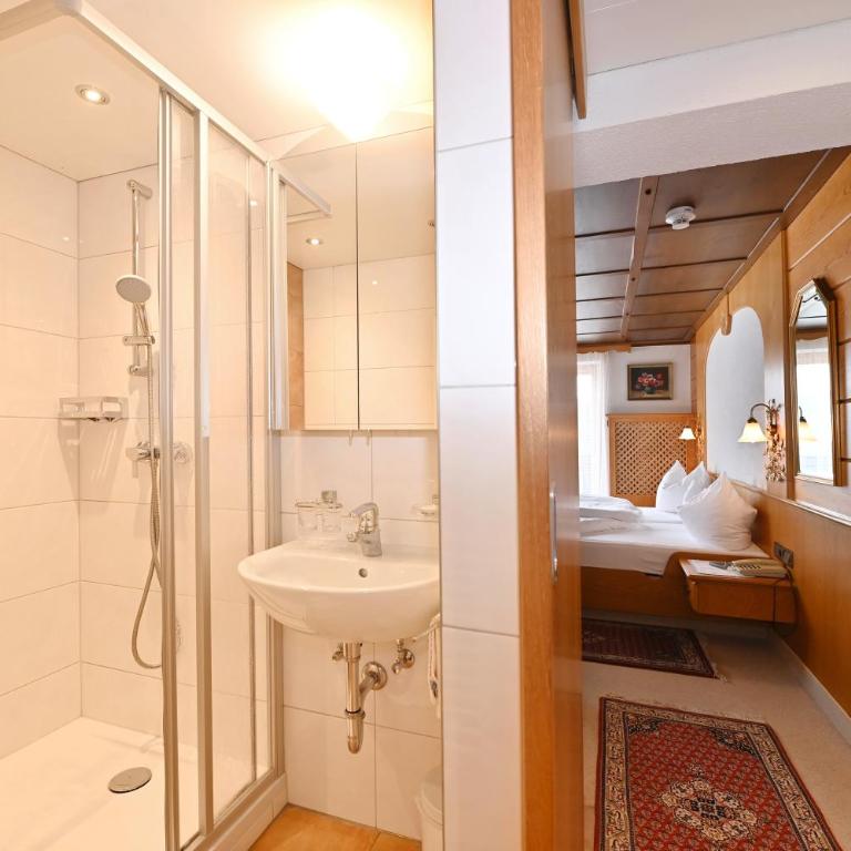Hotel Montabella - Doppelzimmer mit Balkon - 4
