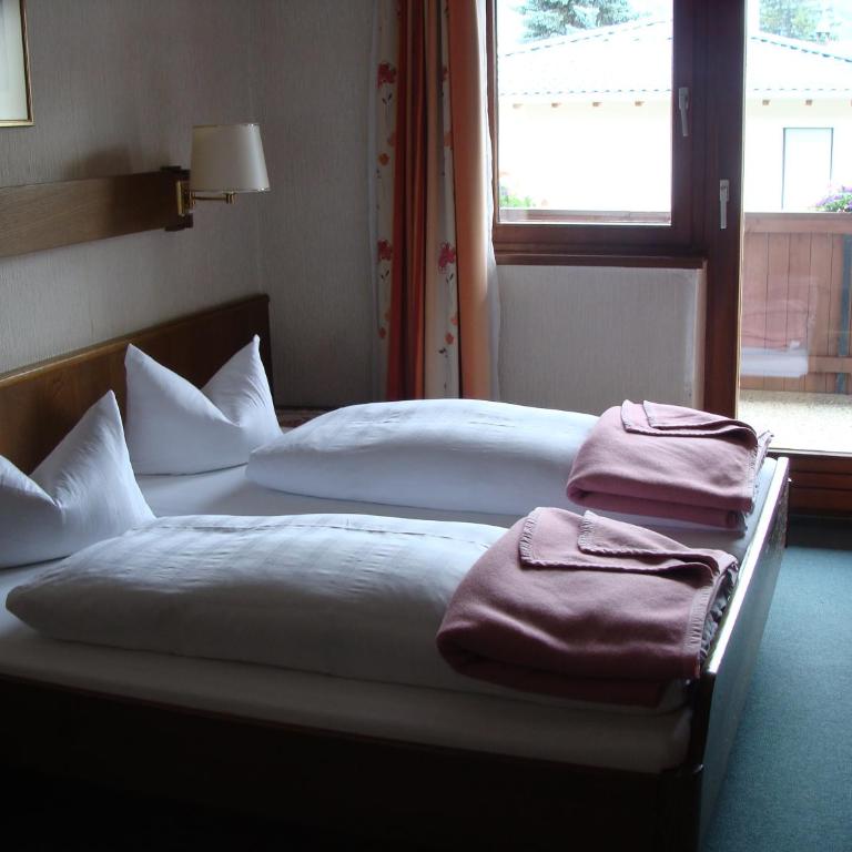 Hotel Garni Schieferle - Standard Doppelzimmer mit Balkon - 3