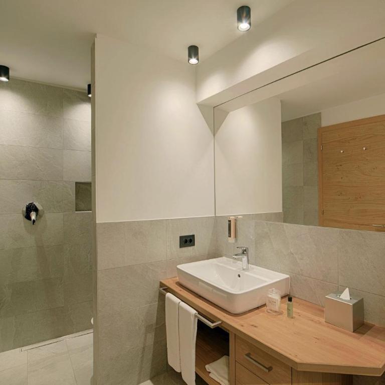 Hotel Villa Eden - Deluxe Double or Twin Room with Balcony - 6