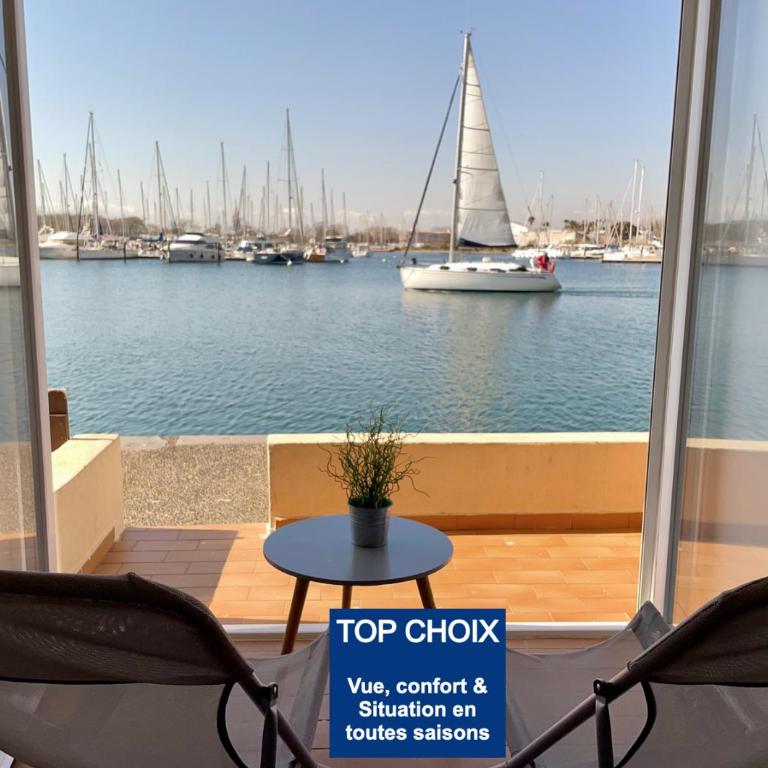 Studio - Les pieds dans l'eau agréable en toutes saisons 4 couchages - climatisation - parking privé - piscine sur mer - vue magnifique et rare - situation optimum - Les argonautes - Ile des pêcheurs - Cap d'Agde - One-Bedroom Apartment - 1