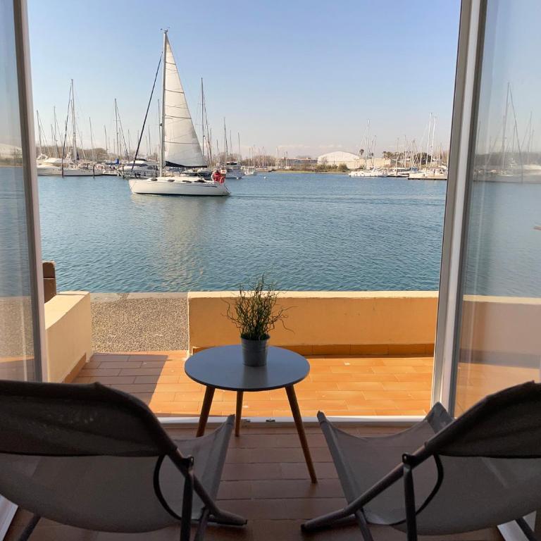 Studio - Les pieds dans l'eau agréable en toutes saisons 4 couchages - climatisation - parking privé - piscine sur mer - vue magnifique et rare - situation optimum - Les argonautes - Ile des pêcheurs - Cap d'Agde - One-Bedroom Apartment - 16