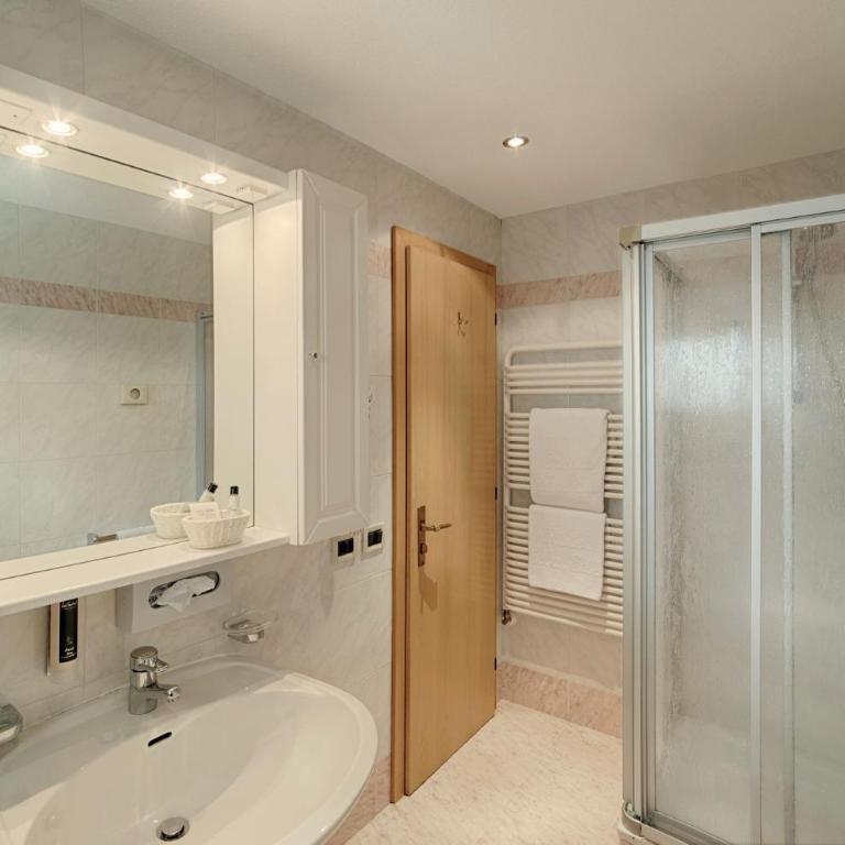 Hotel Villa Eden - Large Double or Twin Room - 8
