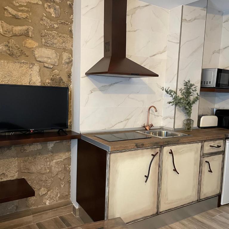ATENEO CUENCA Suites con cocina en el casco histórico - Suite con balcón - 21