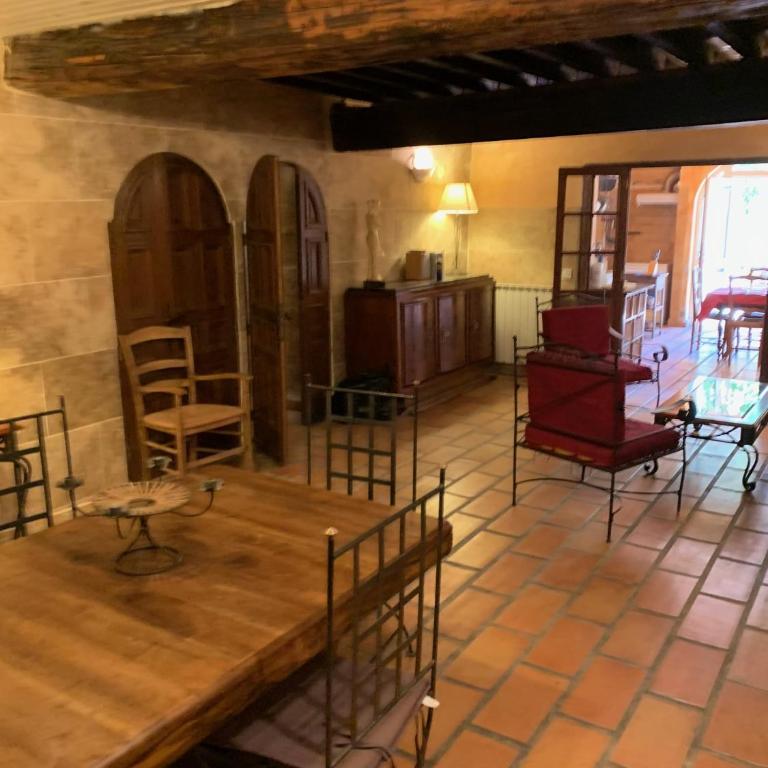 La maison sur la place dans Aigues Mortes climatisé - Maison 2 Chambres - 42