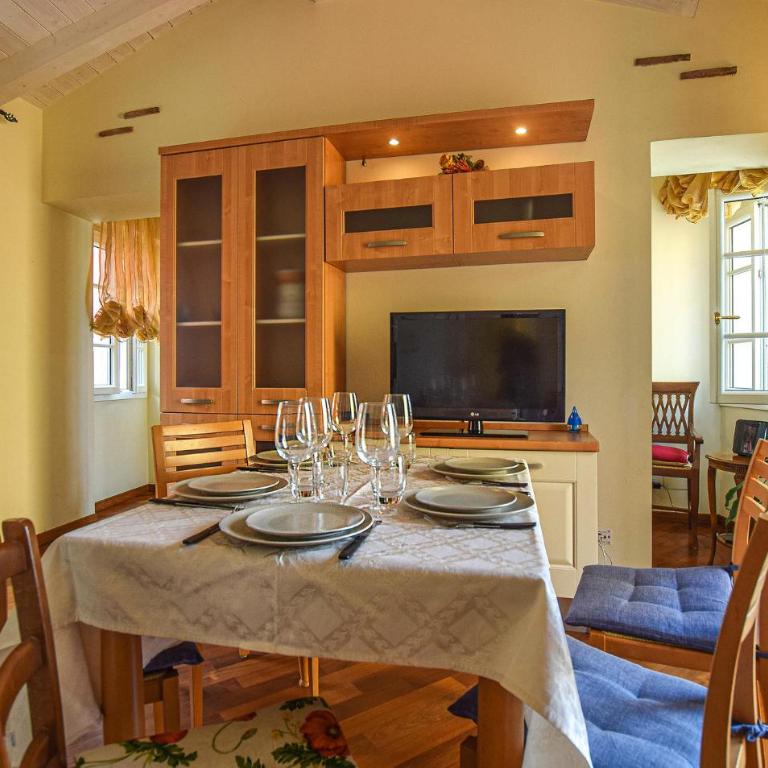 Pet Friendly Apartment In Imperia With Wifi - Appartamento con 2 Camere da Letto - 8