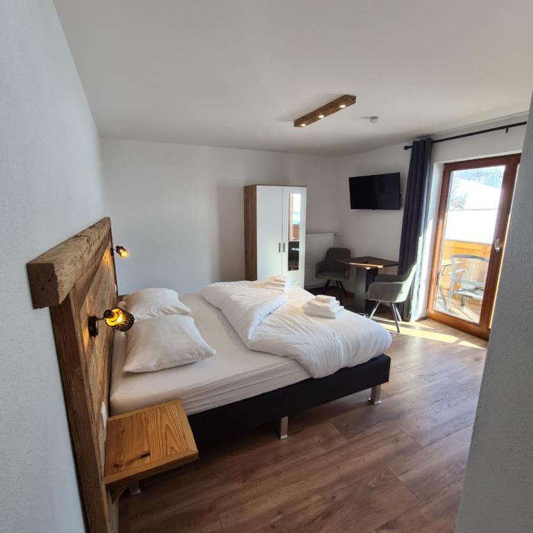 Hotel Pension Annerlhof - Doppelzimmer mit Balkon - 9