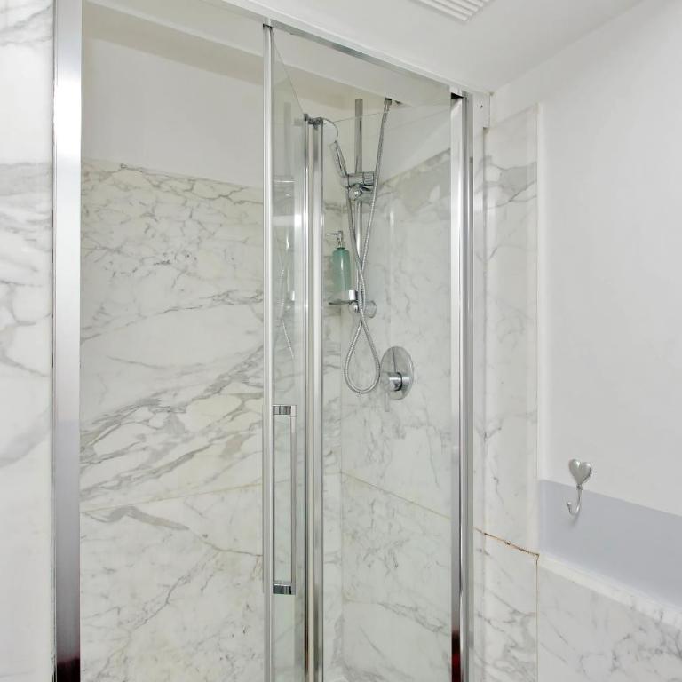 The Pantheon view in the heart of Rome - Deluxe Apartment - 22