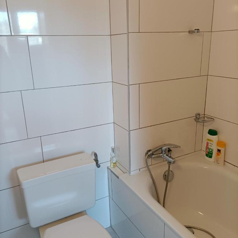 Studio lumineux bien placé en ville de Sion - Apartment mit 1 Schlafzimmer - 9