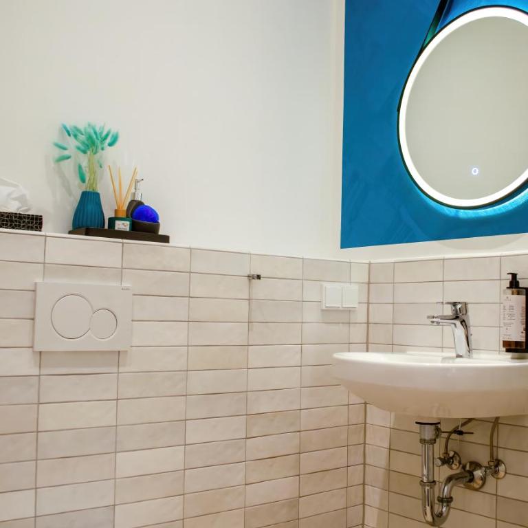 HOMELY STAY Studio 2 - Modern Self-Check-In room in Munich - Studio Lit Queen-Size de Luxe - 12