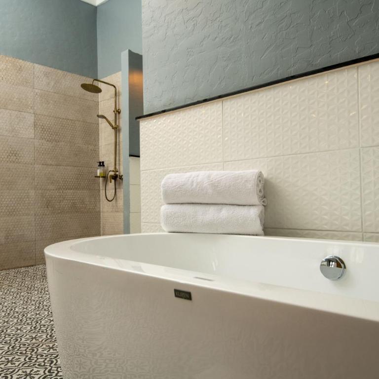 Solar Madariaga Hotel - Deluxe Double Room with Bath - 13