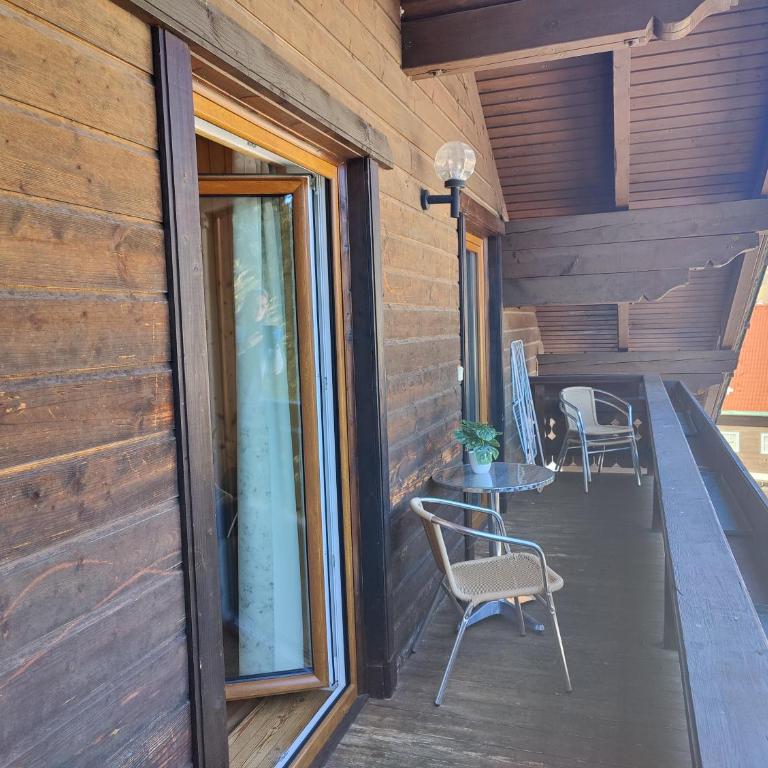 Pension Almhof - Familienzimmer mit Balkon - 9