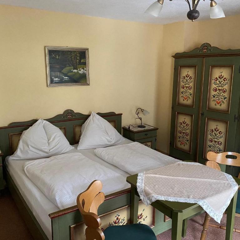 Landhaus Alpenblick - Doppel-/Zweibettzimmer mit Dusche - 2