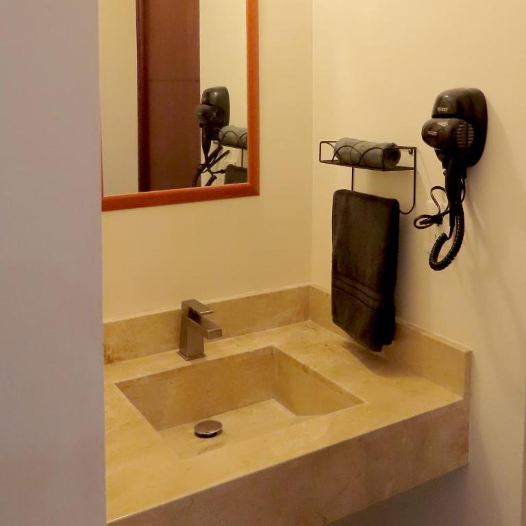 Departamento a 200 Mts de la playa y alberca en planta baja - Two-Bedroom Apartment - 14