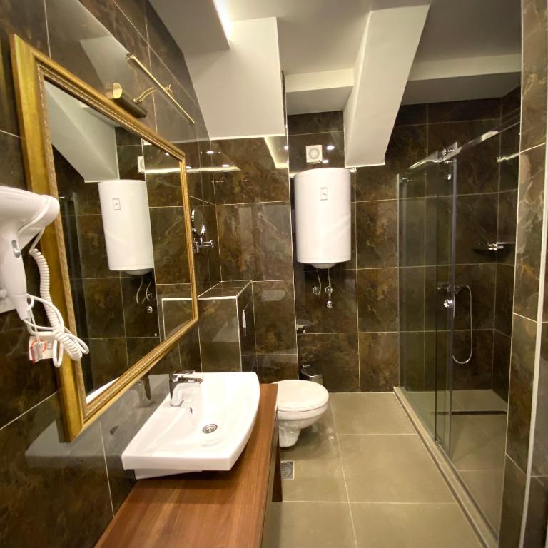 Luxury Rooms Skadarlija - Standardna Dvokrevetna Soba sa Bračnim Krevetom/Zasebnim Krevetima - 3