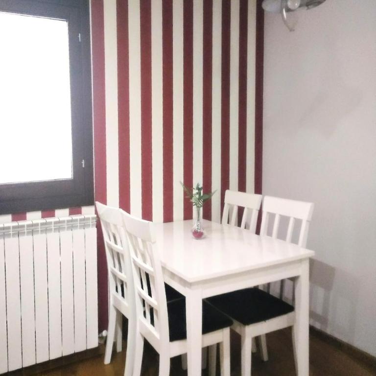 JUNTO AL PILAR - Three-Bedroom Apartment - 6