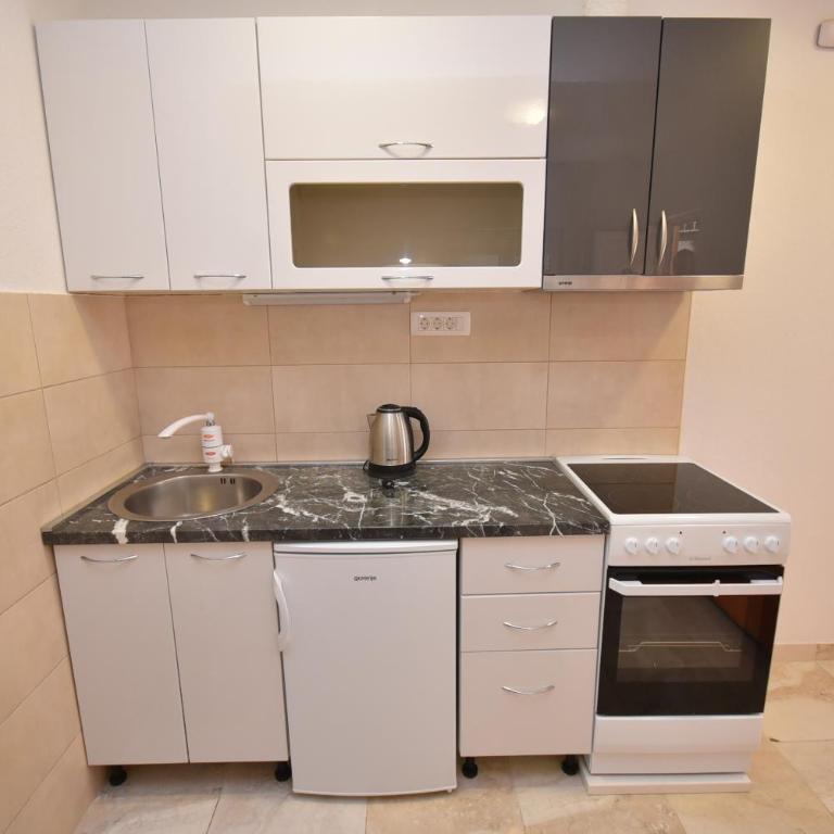 Lucky Apartments - One-Bedroom Apartment - 2