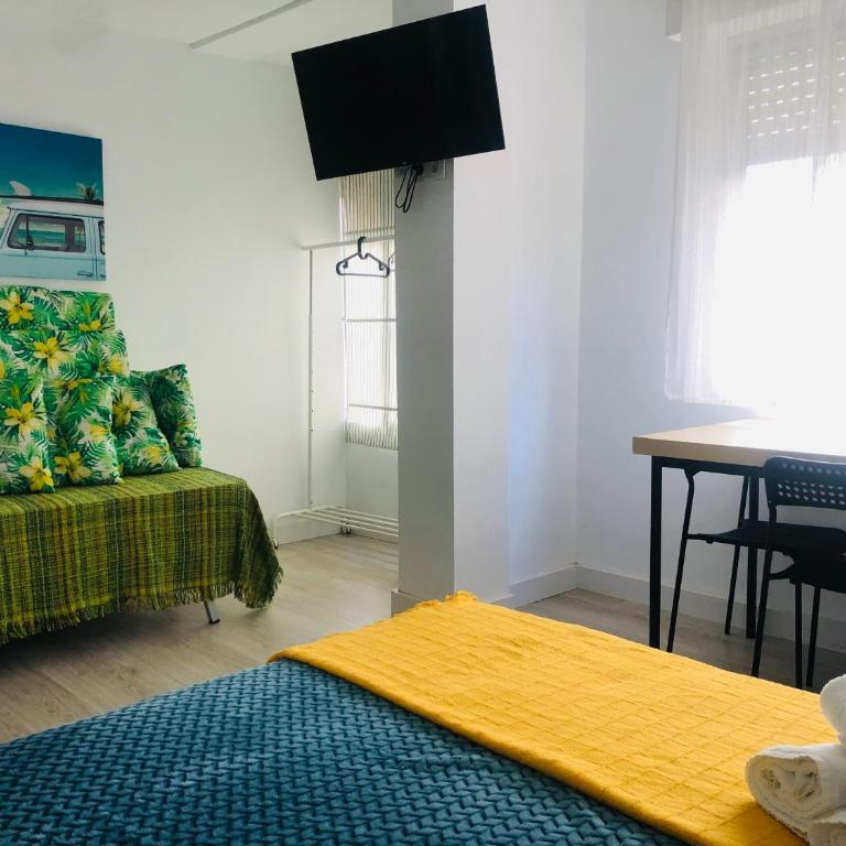 Mercado Huelin Apartments - Standard Triple Studio - 8