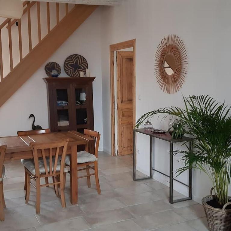 Le Logis du Moulin Gîte avec Jacuzzi, à 800m de la Cité Médiévale - Three-Bedroom House - 7