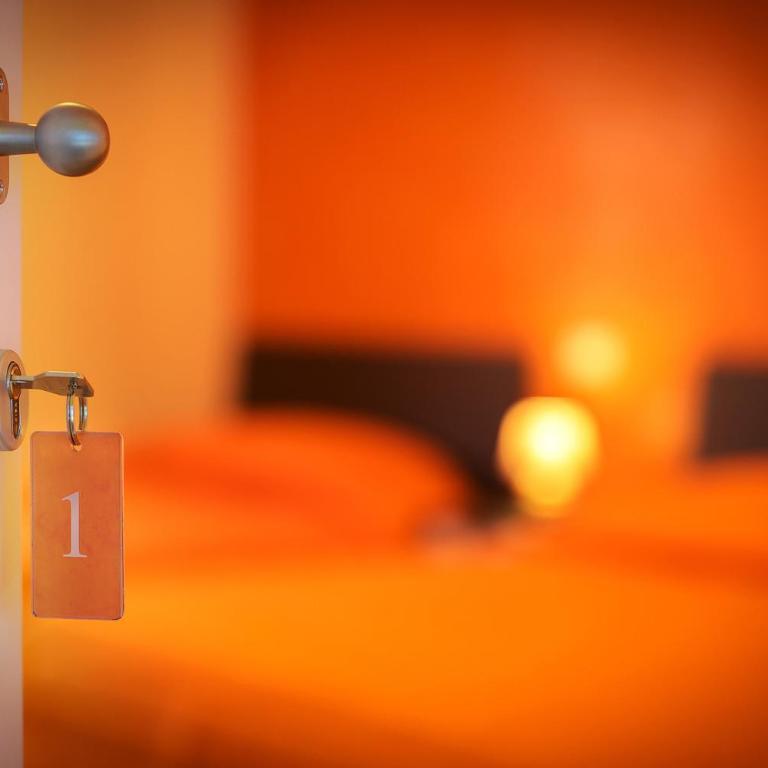ELEROOM - Camera Tripla - 1