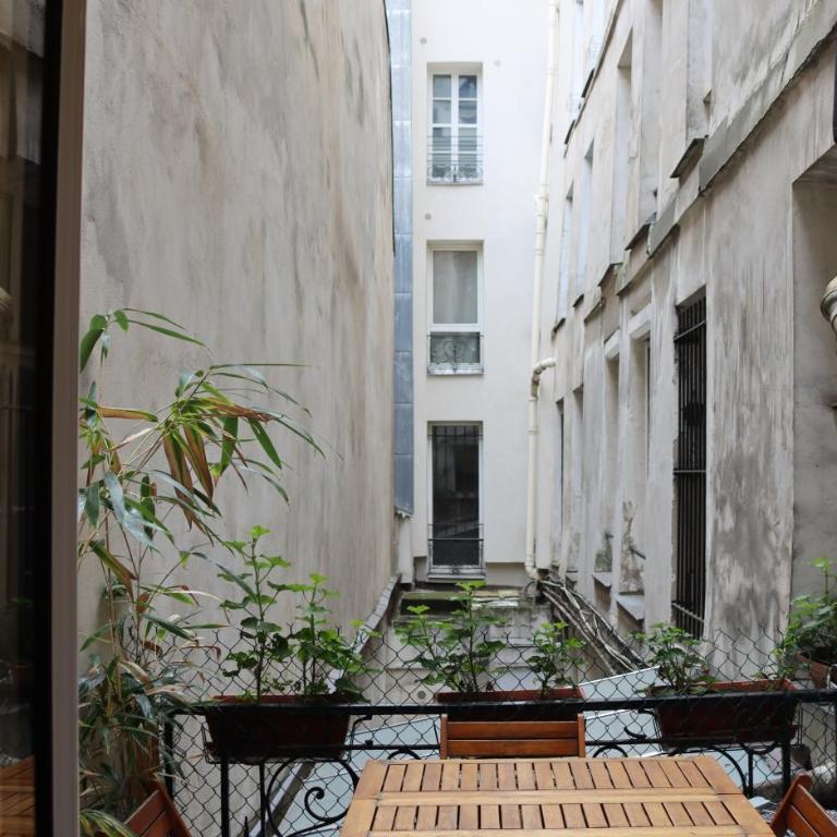 Superbe T3 Terrasse Coeur de Paris historique - Appartement 1 Chambre - 24