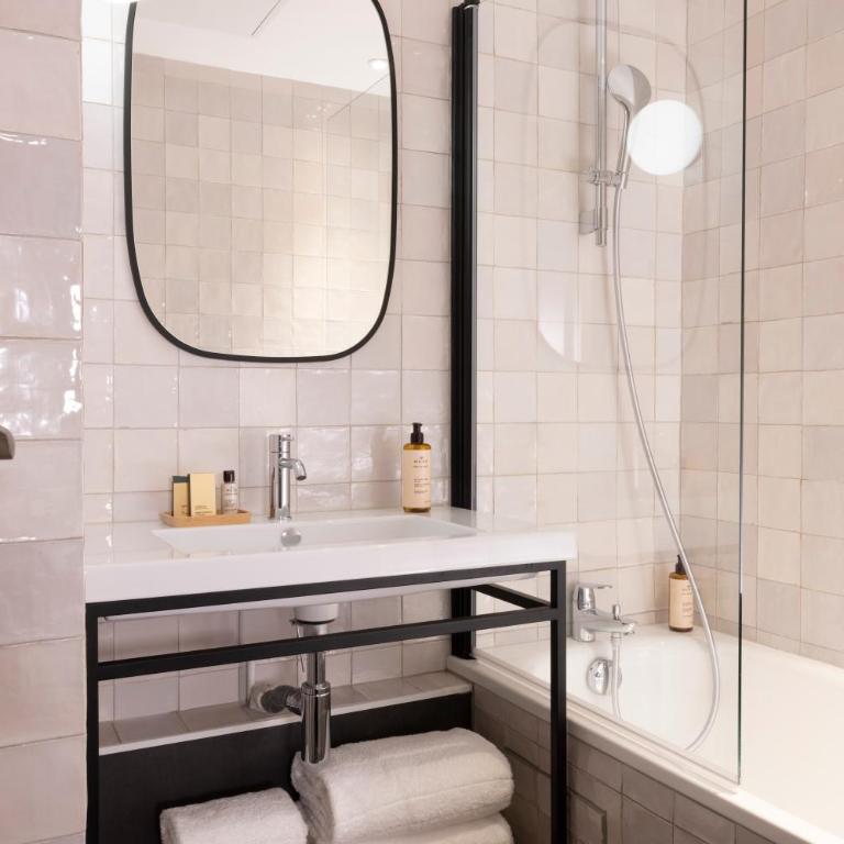 Hôtel Hélios Opéra - Chambre Deluxe Double ou Lits Jumeaux - 4