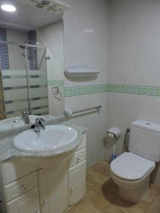 ADOSADO A 50M DE LA PLAYA EL CARGADOR - Casa - 14