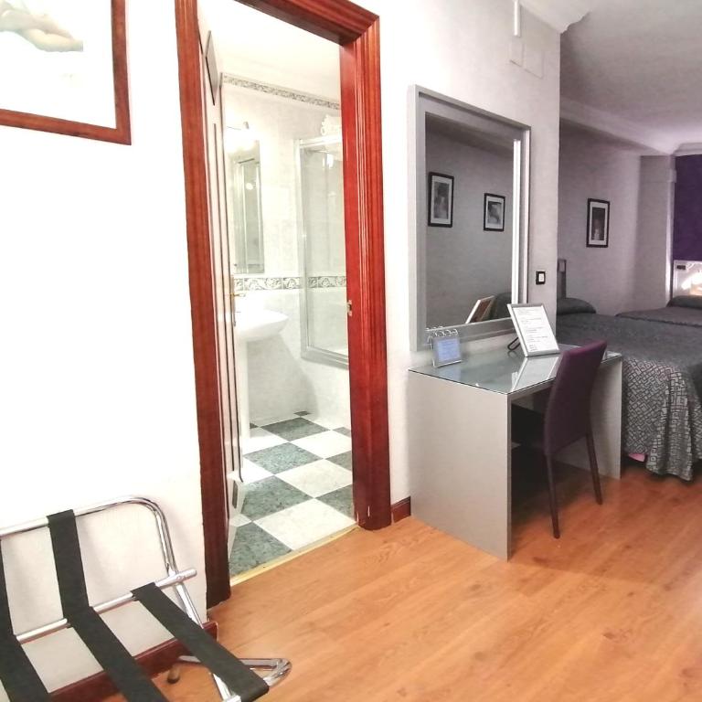 Hotel Molinos - Quadruple Room - 6