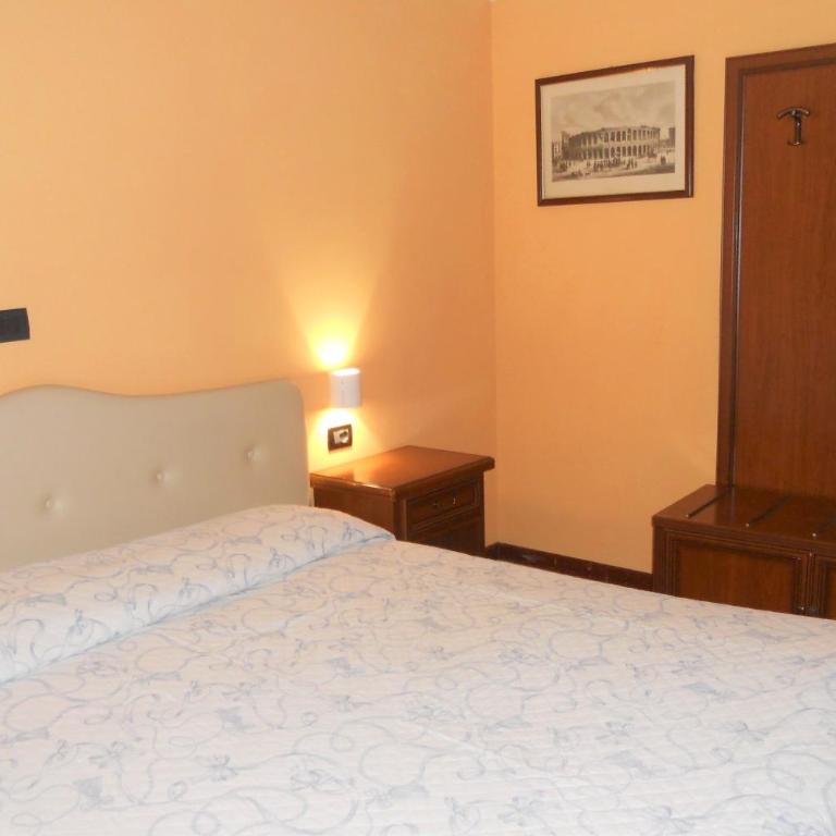 Hotel Salus - Camera Matrimoniale - 9