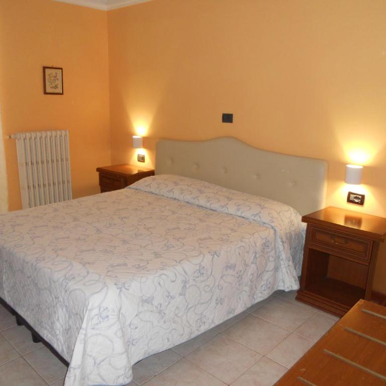 Hotel Salus - Camera Matrimoniale - 11