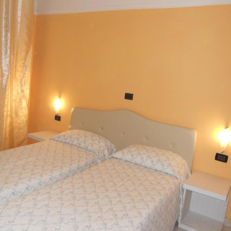 Hotel Salus - Camera Matrimoniale - 19