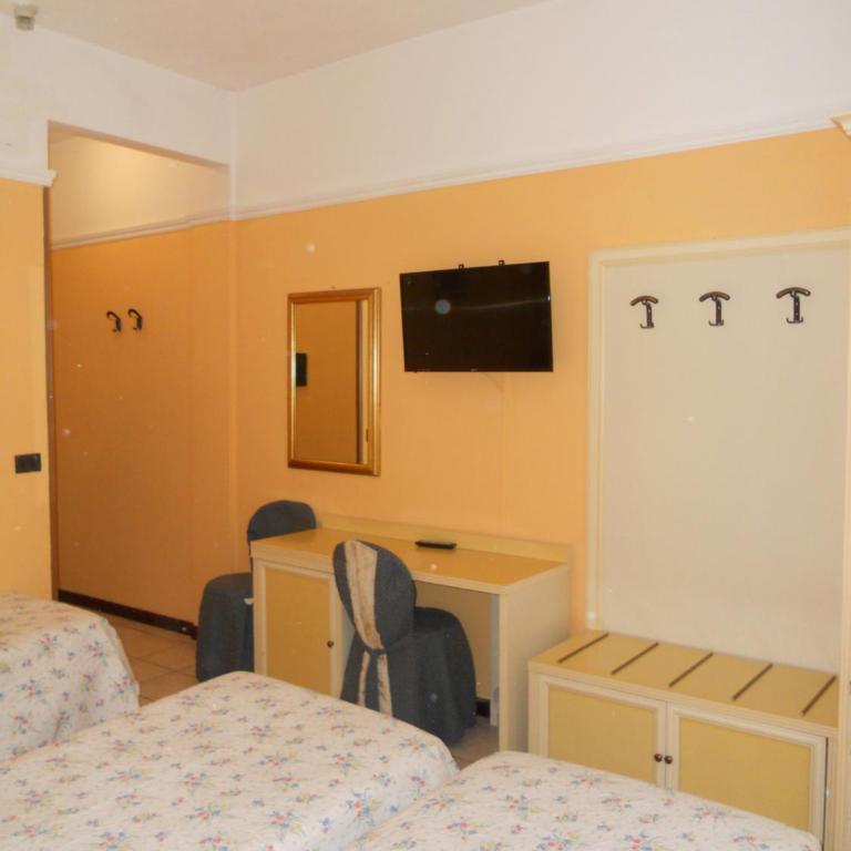 Hotel Salus - Camera Tripla - 15