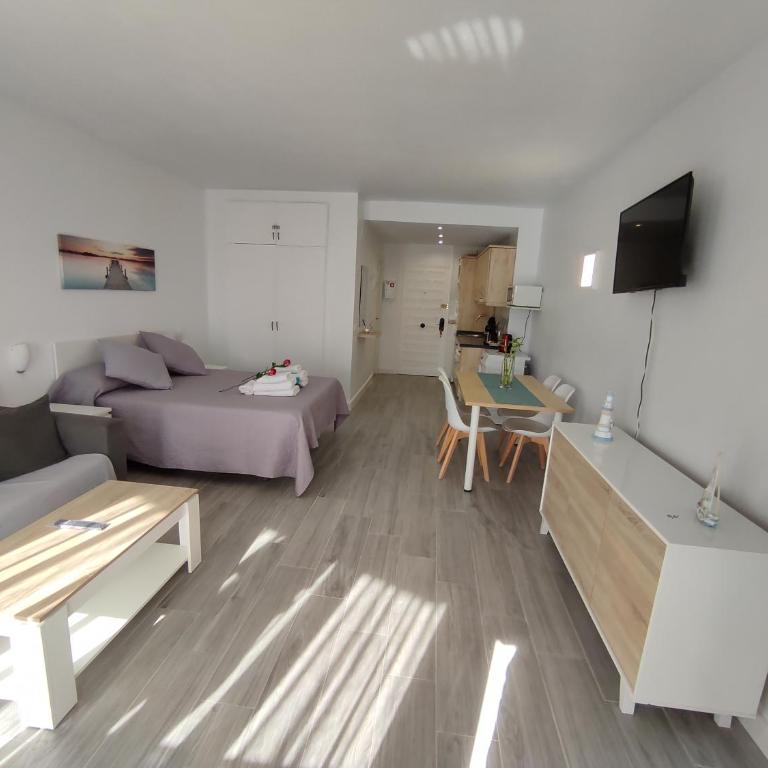 ESTUDIO BENALBEACH PRIMERA LINEA DE PLAYA - Deluxe Studio - 7