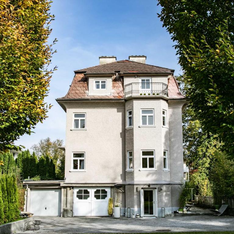 Family Wellhouse Green Garden direct in Salzburg, sunny big garden, up to 16 pax, bikes for free, BBQ, sunbeds, parking for free, 15 min sound of music - Villa - 69