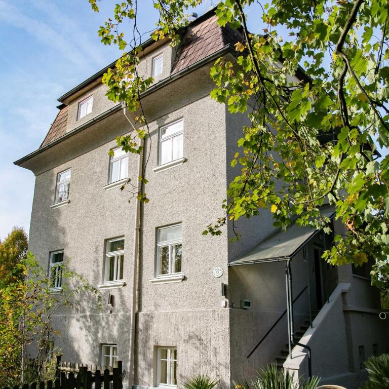 Family Wellhouse Green Garden direct in Salzburg, sunny big garden, up to 16 pax, bikes for free, BBQ, sunbeds, parking for free, 15 min sound of music - Villa - 73