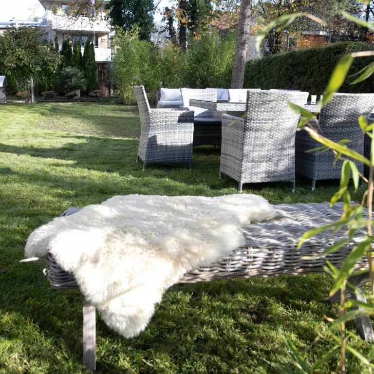 Family Wellhouse Green Garden direct in Salzburg, sunny big garden, up to 16 pax, bikes for free, BBQ, sunbeds, parking for free, 15 min sound of music - Villa - 78