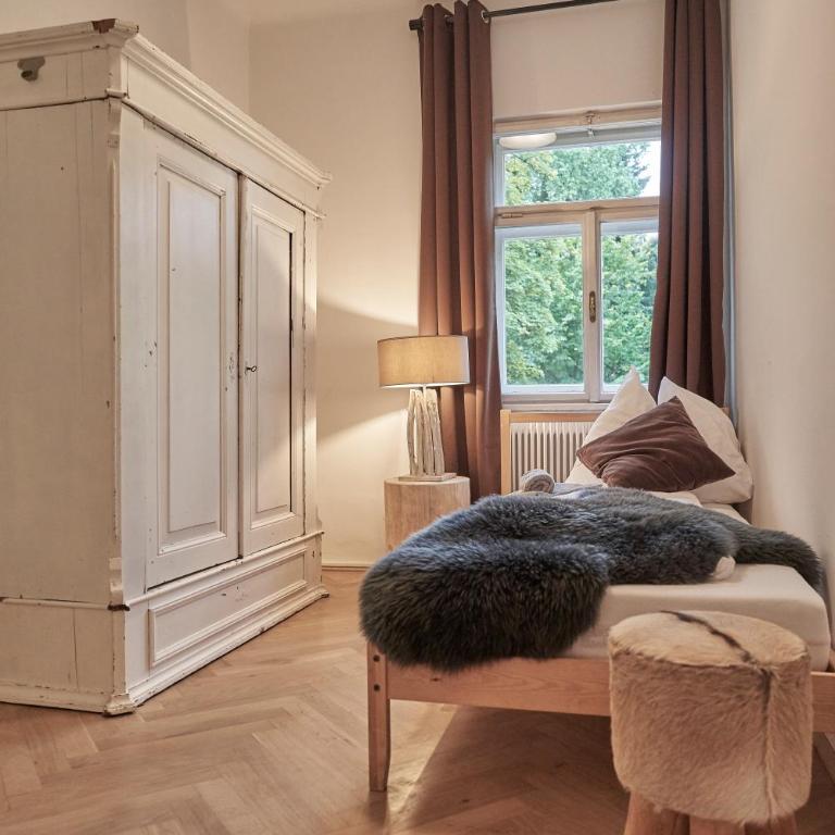 Family Wellhouse Green Garden direct in Salzburg, sunny big garden, up to 16 pax, bikes for free, BBQ, sunbeds, parking for free, 15 min sound of music - Villa - 84