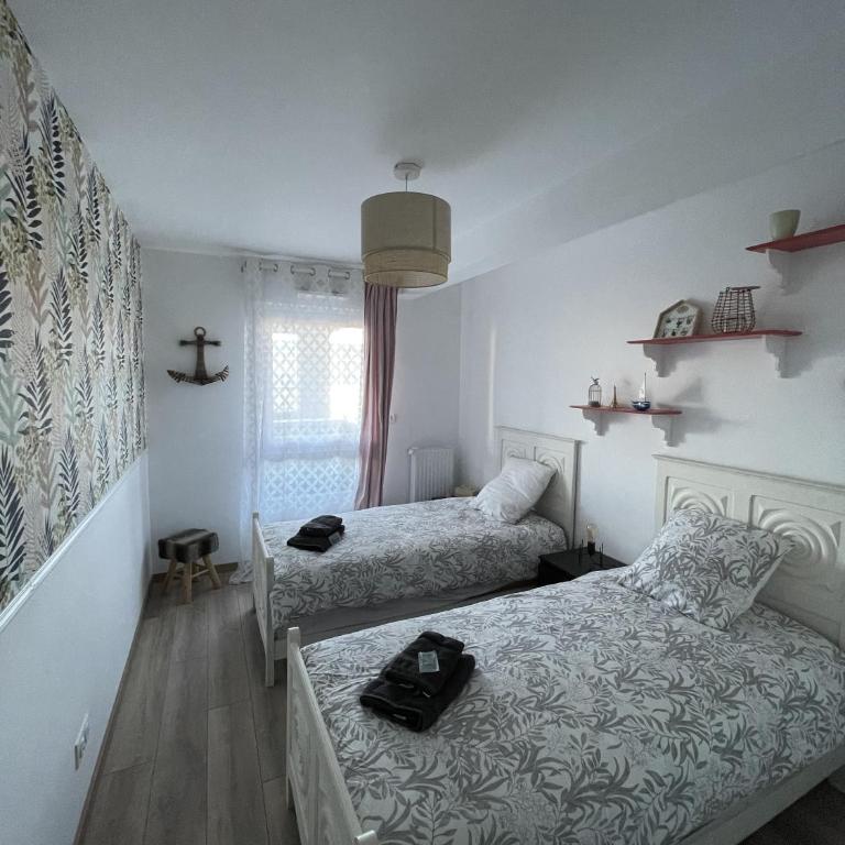 GOLDEN - Two-Bedroom Apartment - 5