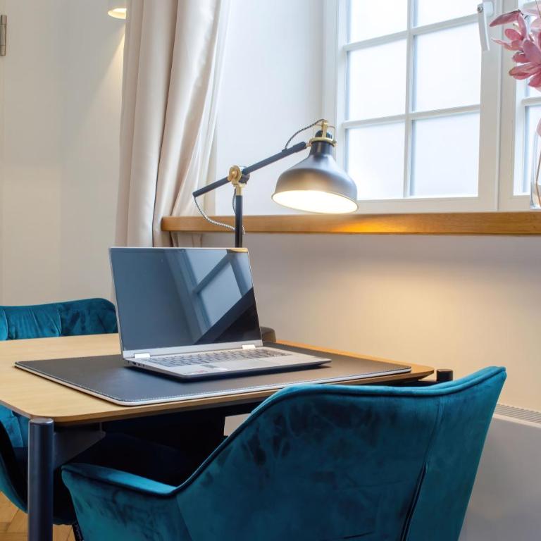 HOMELY STAY Studio 4 - Chic Self-Check-In Room for Short Stays - Studio Lit Queen-Size de Luxe - 4