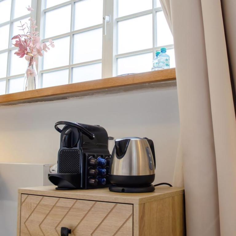 HOMELY STAY Studio 4 - Chic Self-Check-In Room for Short Stays - Studio Lit Queen-Size de Luxe - 13